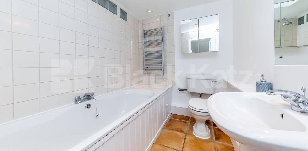 			2 Bedroom, 1 bath, 1 reception Flat			 Delancey Street, Regents Park / Camden